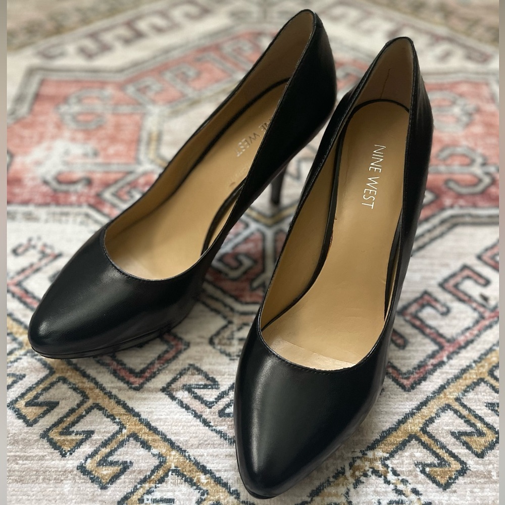 Nine West Prisilla Black Leather Platform Pumps 3.5 inch heel size 8